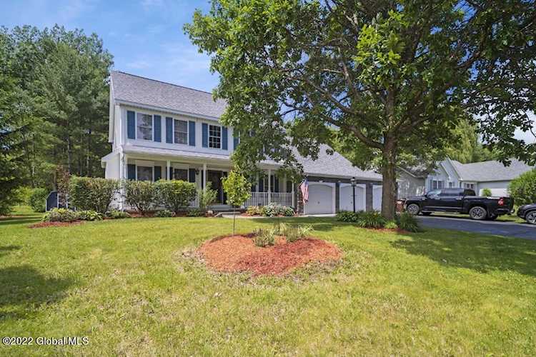 43 Hasgate Dr Delmar, NY 12054