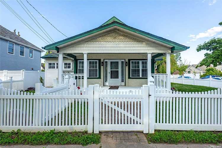 69 East Street Hicksville, NY 11801