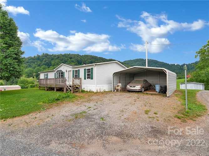 9 Coffee Cup Dr Waynesville, NC 28785