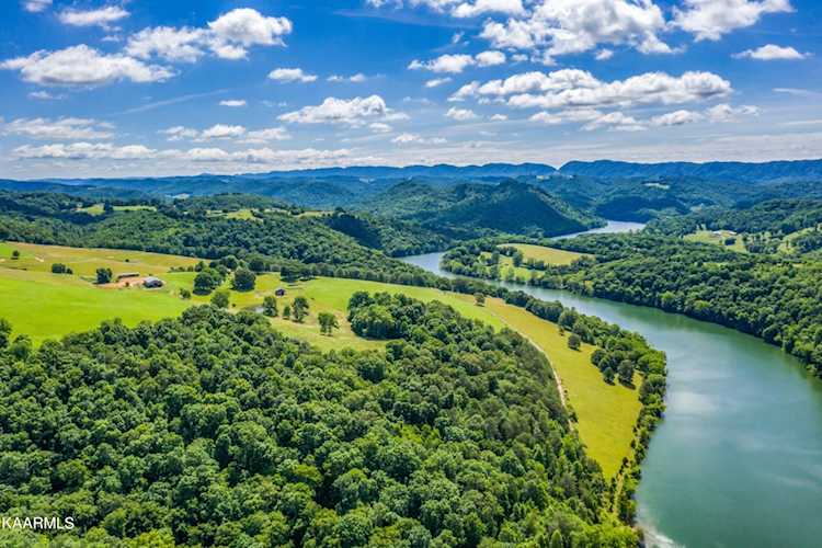 745 Ronald Holt Ln Tazewell, TN 37879