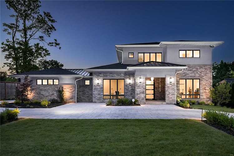 9147 Clayton Rd Ladue, MO 63124