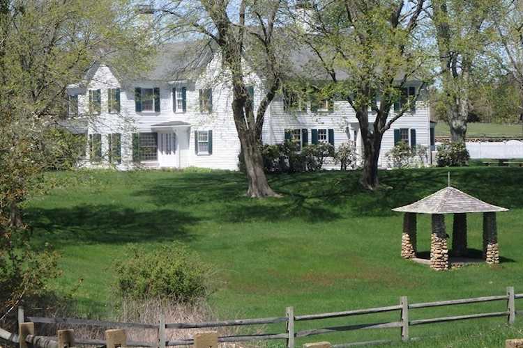 31 Lamberts Cove Rd Tisbury, MA 02568