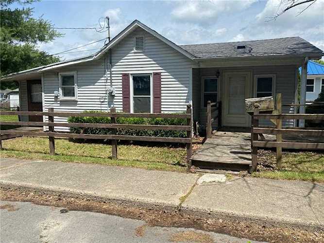3339 Hamilton Place Anderson, IN 46013 | MLS 21863197 Photo 1