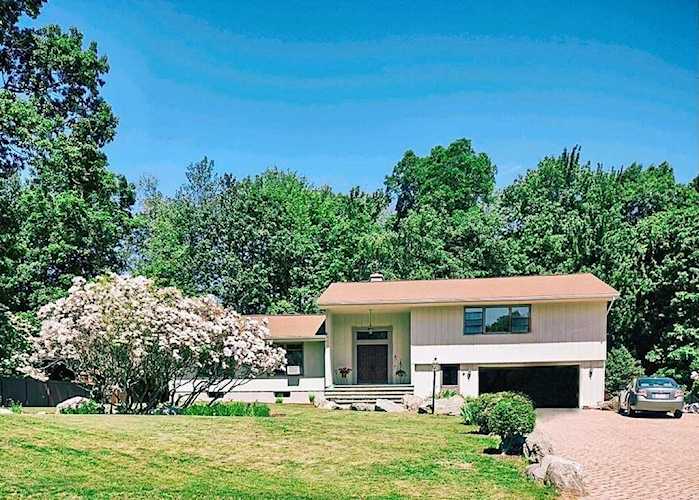 9 Old Lantern Cir Paxton, MA 01612 | MLS 72954774 Photo 1