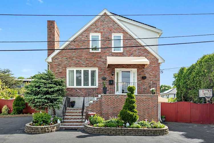 81 Savage St Revere, MA 02151 | MLS 72989047 Photo 1