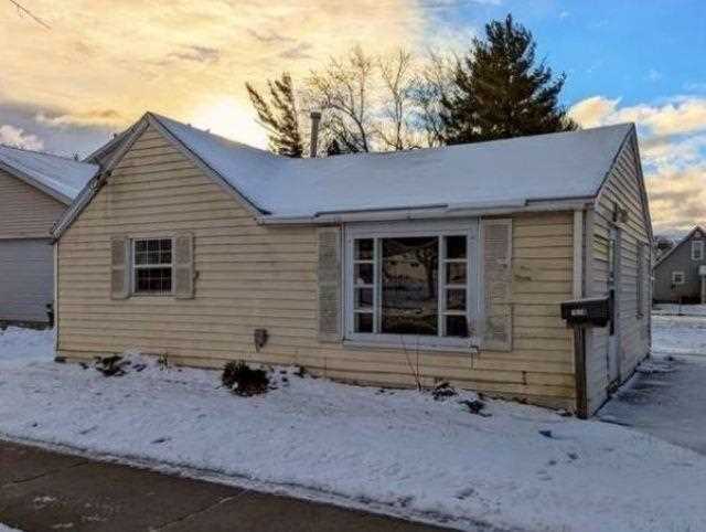 215 Kamps St Combined Locks, WI 54113
