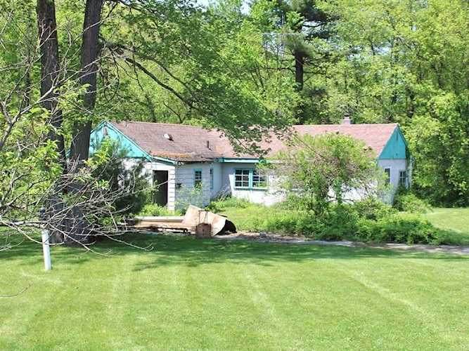 74 Charlton St Oxford, MA 01540