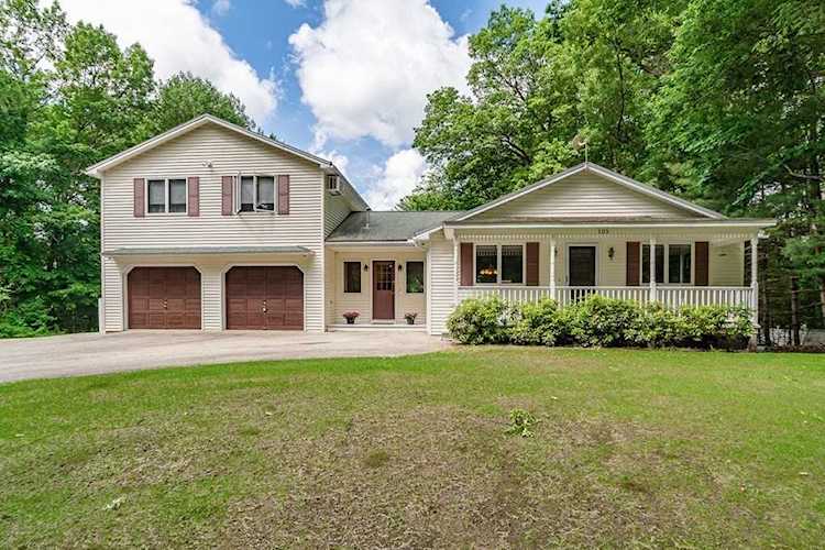 105 Lakeview Ave Tyngsborough, MA 01879