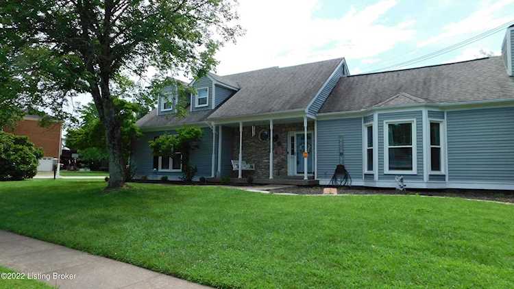 804 Thorpe Dr Louisville, KY 40243
