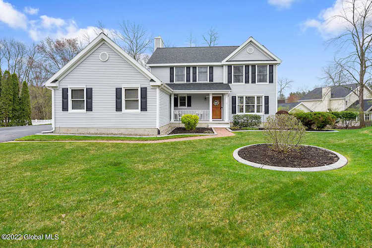 3 Georgia Ct Rexford, NY 12148