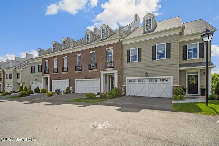 54 Cambridge Way Latham, NY 12110