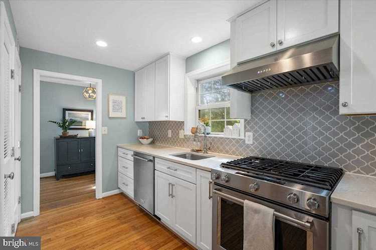 8008 Hamilton Ln Alexandria VA 22308 - MLS #VAFX2077198 Photo 1