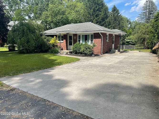 8 Mill Rd Latham, NY 12110