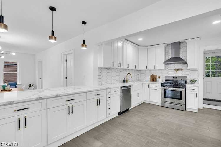 35 Brookwood Dr Maplewood Twp., NJ 07040