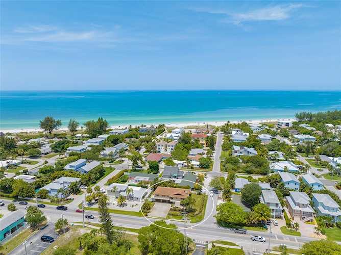 4708 Gulf Dr Holmes Beach, FL 34217