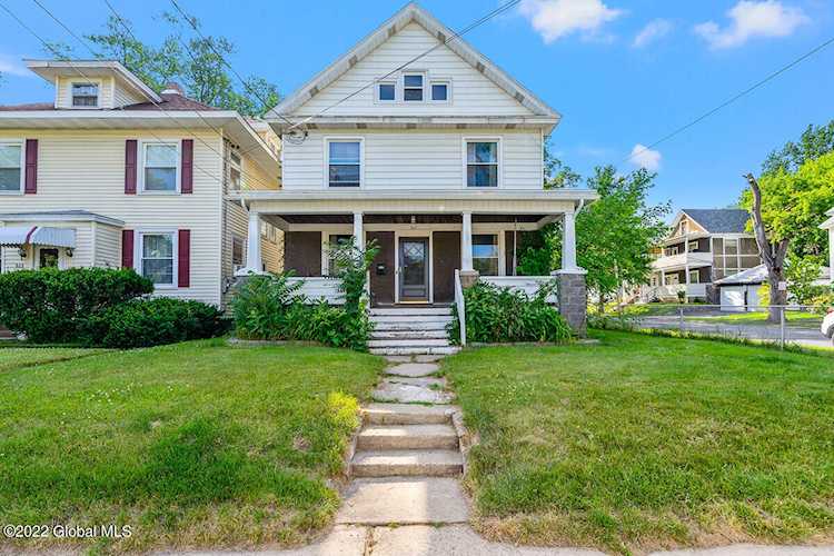 527 Bedford Rd Schenectady, NY 12308