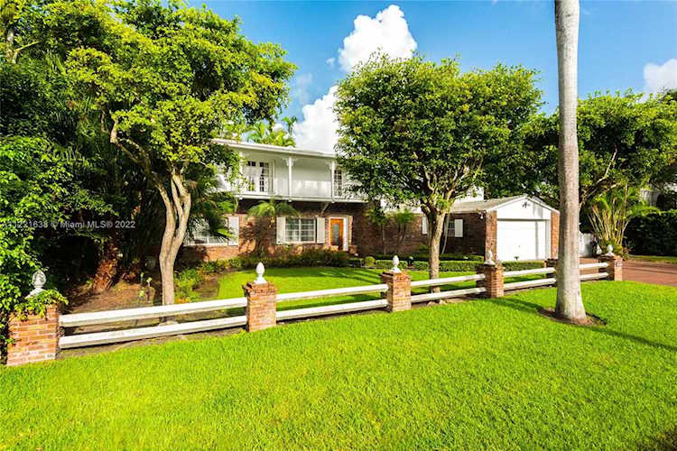 6650 Sheffield Ln Miami Beach, FL 33141