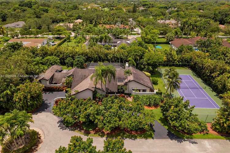 5882 SW 105th St Pinecrest, FL 33156