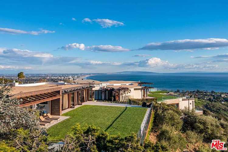 1051 Vista Grande Dr Pacific Palisades, CA 90272