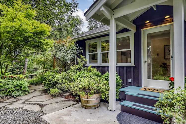 20982 Kitsap St NE Indianola, WA 98342