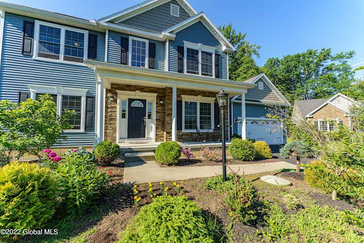 14 David Ln Halfmoon, NY 12065