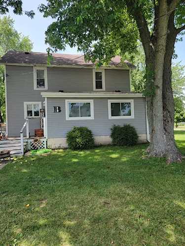 110 S 3rd St Clifton, IL 60927