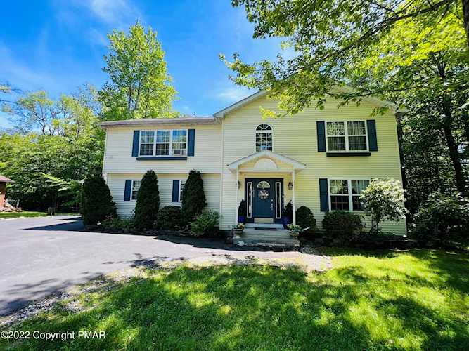 1039 Seven Nations Dr Tobyhanna, PA 18466