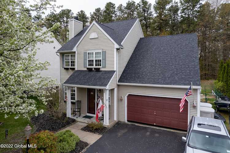 6 Kristole Ct Colonie, NY 12205