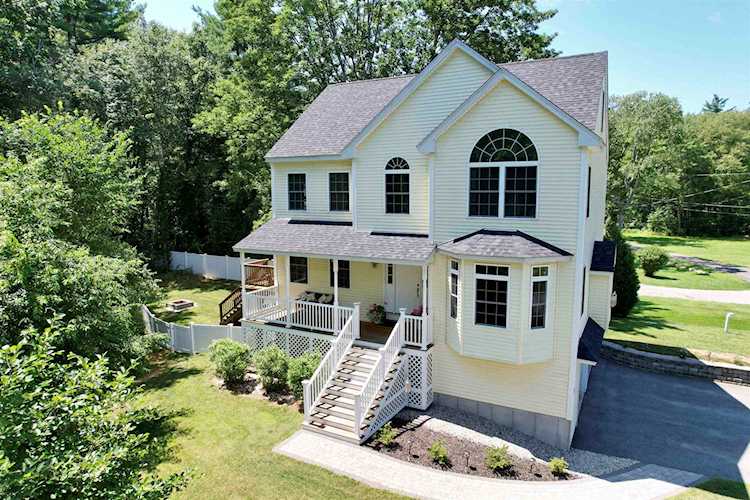 21 Clement Ln East Kingston, NH 03827