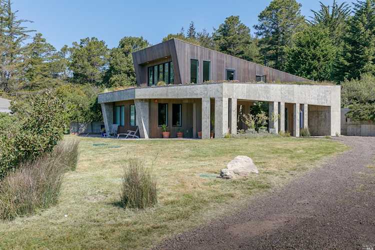 39074 Hedgegate Road The Sea Ranch, CA 95497