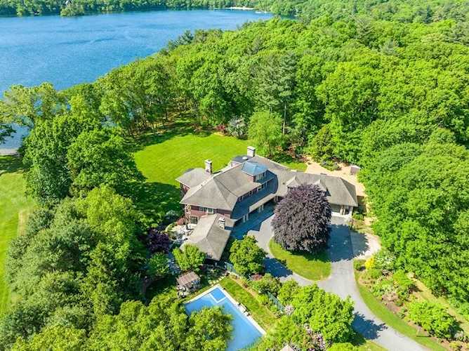 134 Farm Rd Sherborn, MA 01770