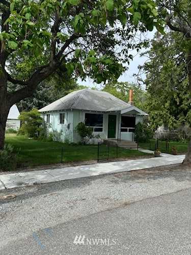 310 W Columbia Ave Chelan, WA 98816