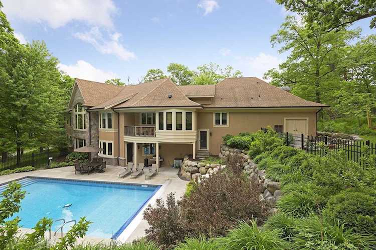 14 Red Forest Way North Oaks, MN 55127