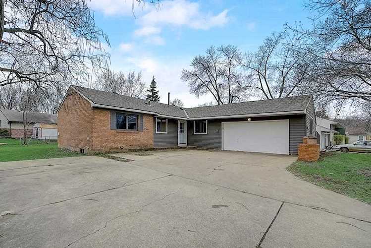 2117 Laramie Trail Brooklyn Park, MN 55444