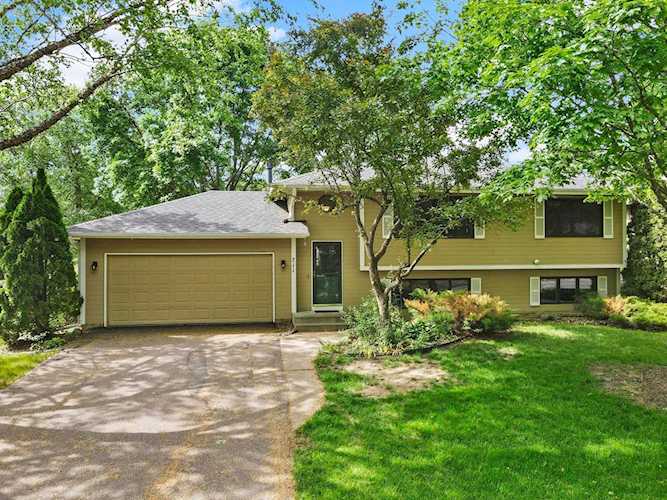 711 Conestoga Trail Chanhassen, MN 55317