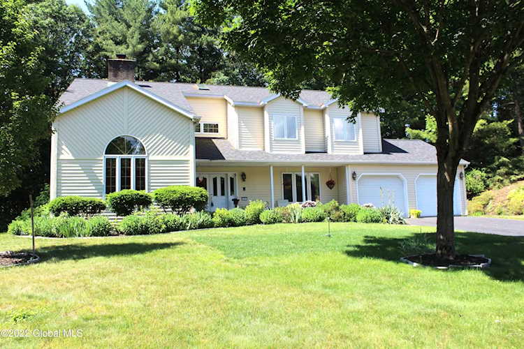 7 Bent Pine Hollow Clifton Park, NY 12065