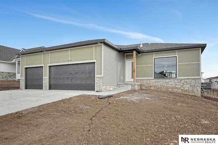 1018 Asher Ave Hickman, NE 68372