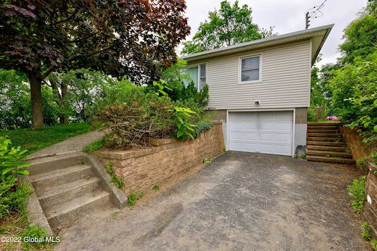 29 Hackett Avenue Ave Colonie, NY 12205