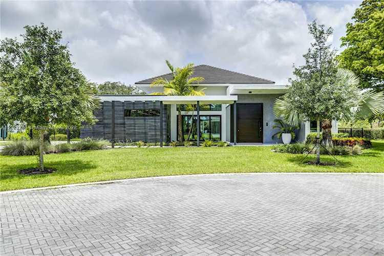 2617 Oak Park Dr Davie, FL 33330