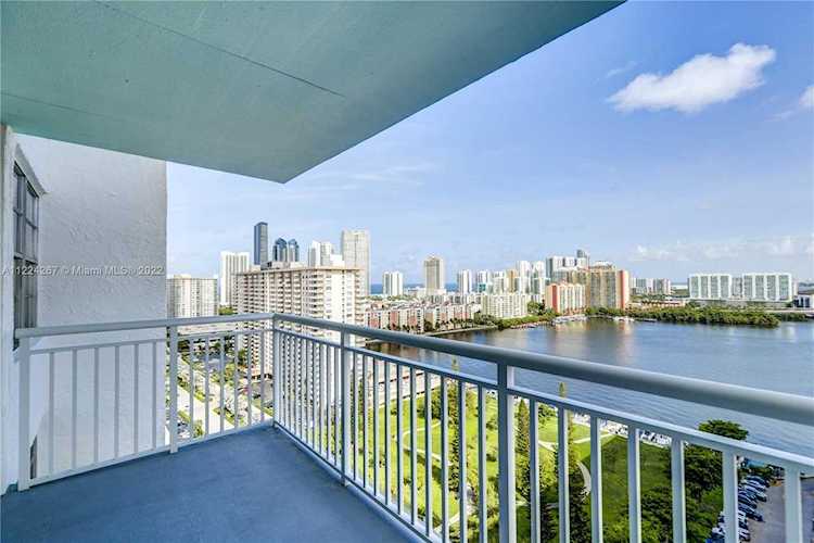 301 174th St #2211 Sunny Isles Beach, FL 33160