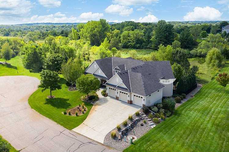 8673 April Court Inver Grove Heights, MN 55077