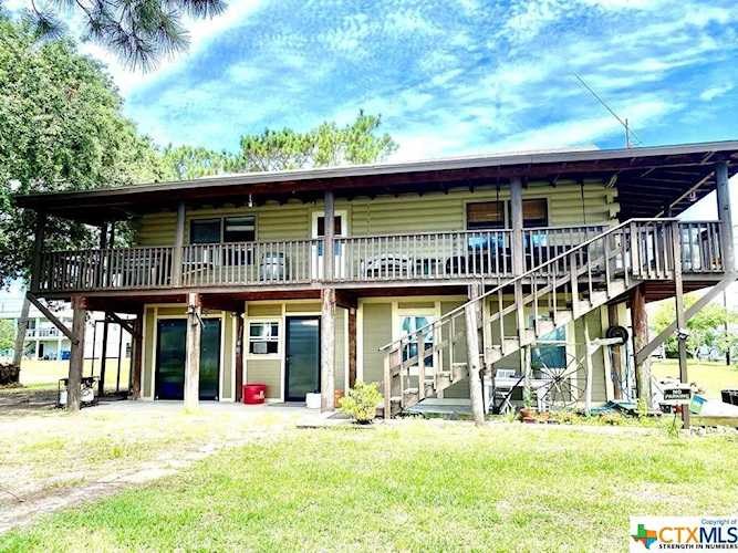 2924 W Harrison Ave Port O'connor, TX 77982