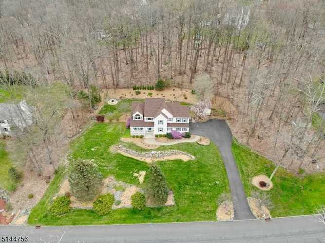 10 Doe Run - Home for Sale in Sparta Twp. NJ Photo 1