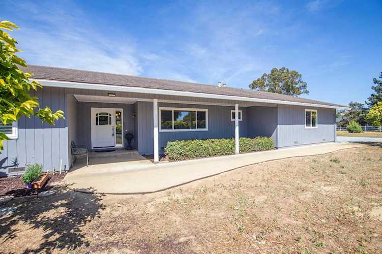 17550 Hill Rd Morgan Hill, CA 95037