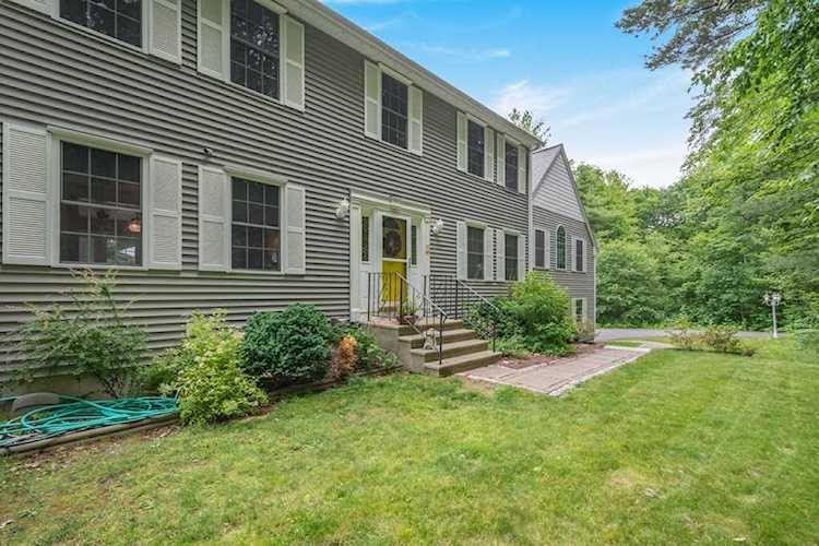 132 Fowler Rd Northbridge, MA 01534