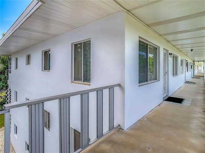 8533 110th St #308 Seminole, FL 33772