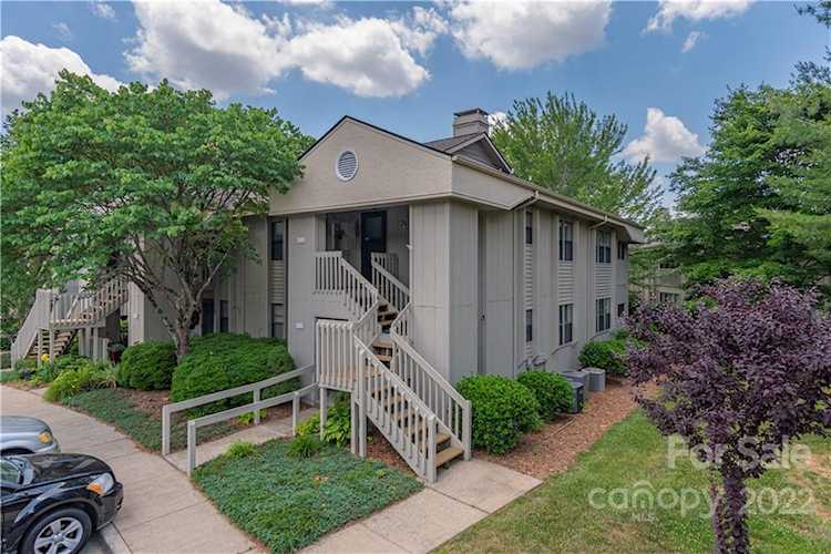 206 Abbey Circle Asheville, NC 28805