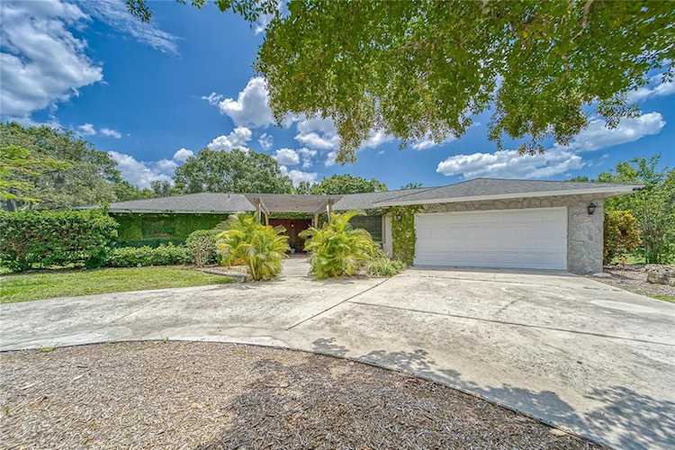 2660 57th St Sarasota, FL 34243