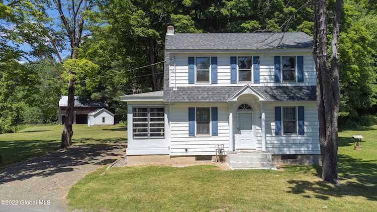 461 N Lake Ave Troy, NY 12180