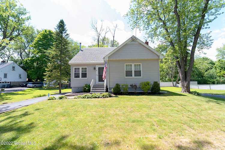4 Scully Ave Latham, NY 12110